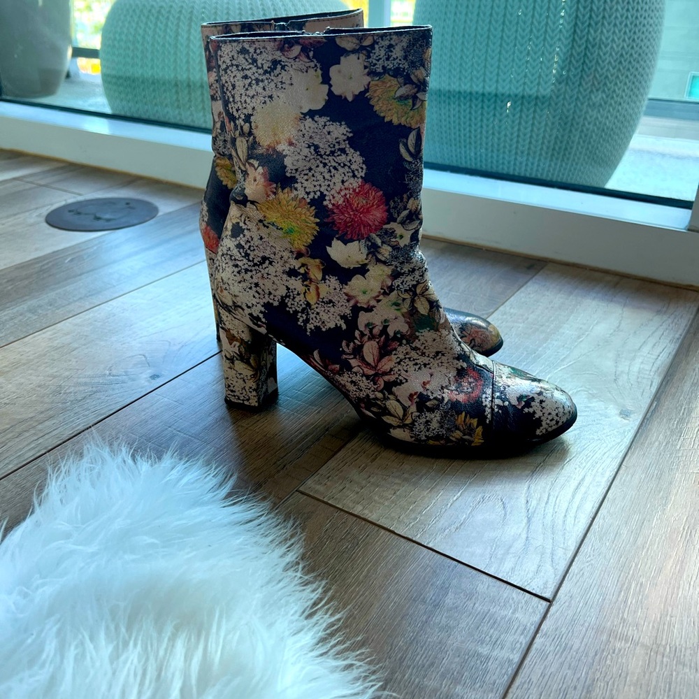 Flower Booties